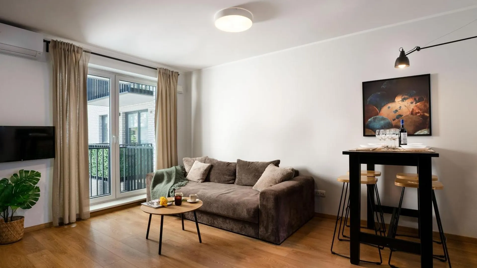 Botanica Deluxe Apartment With Balcony & Ac - Properunit Wroclaw Polonya