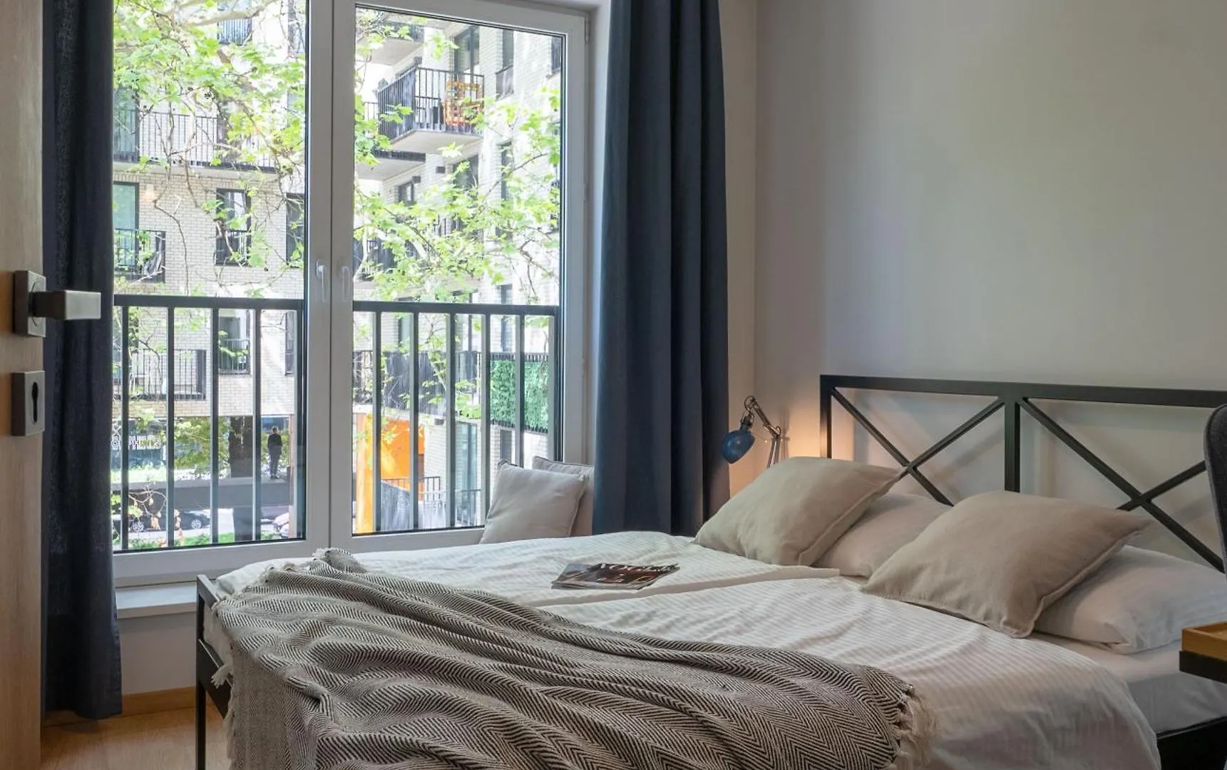 Botanica Deluxe Apartment With Balcony & Ac - Properunit Wroclaw